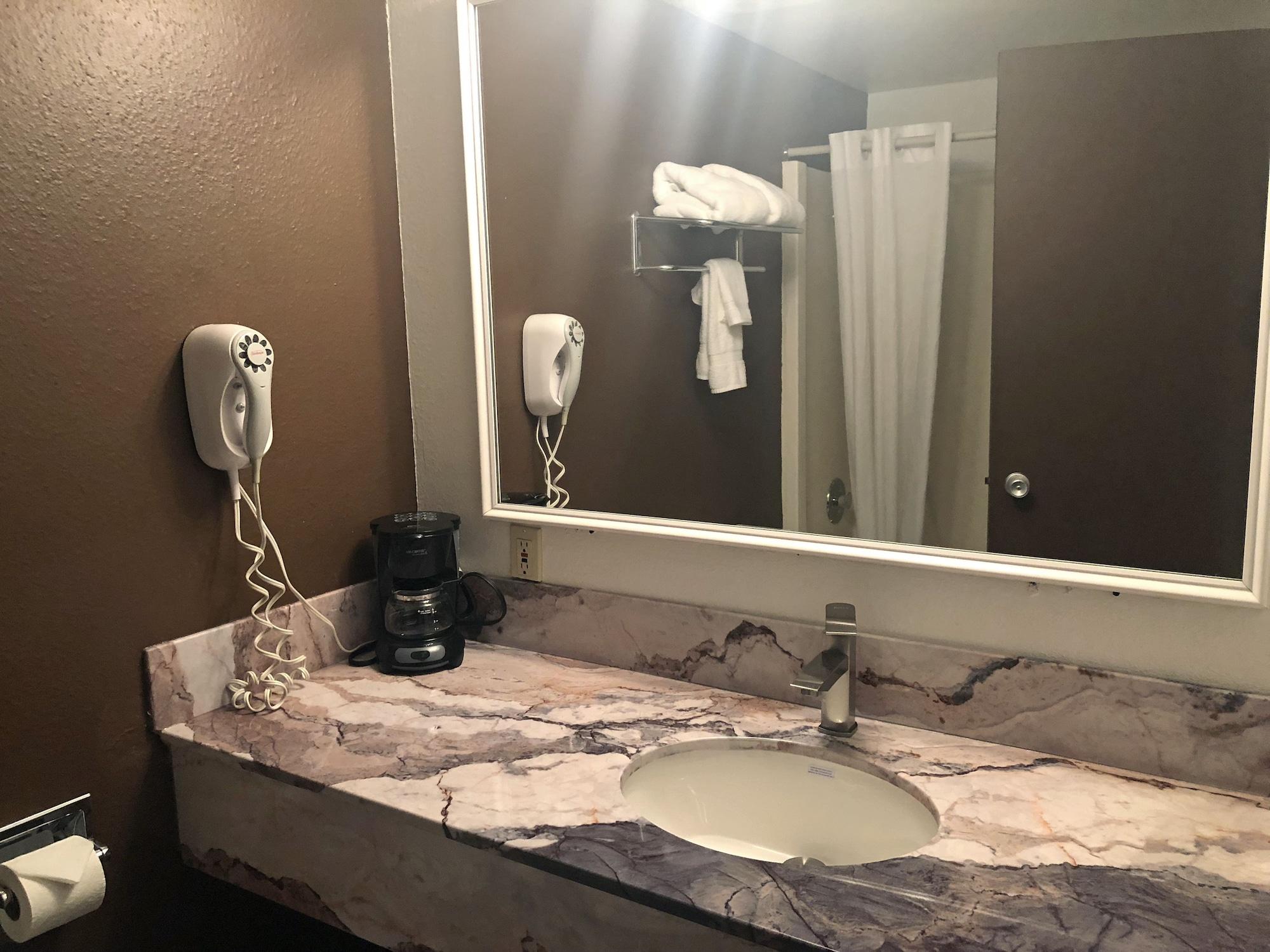 Fairbridge Inn & Suites - ルイストン エクステリア 写真